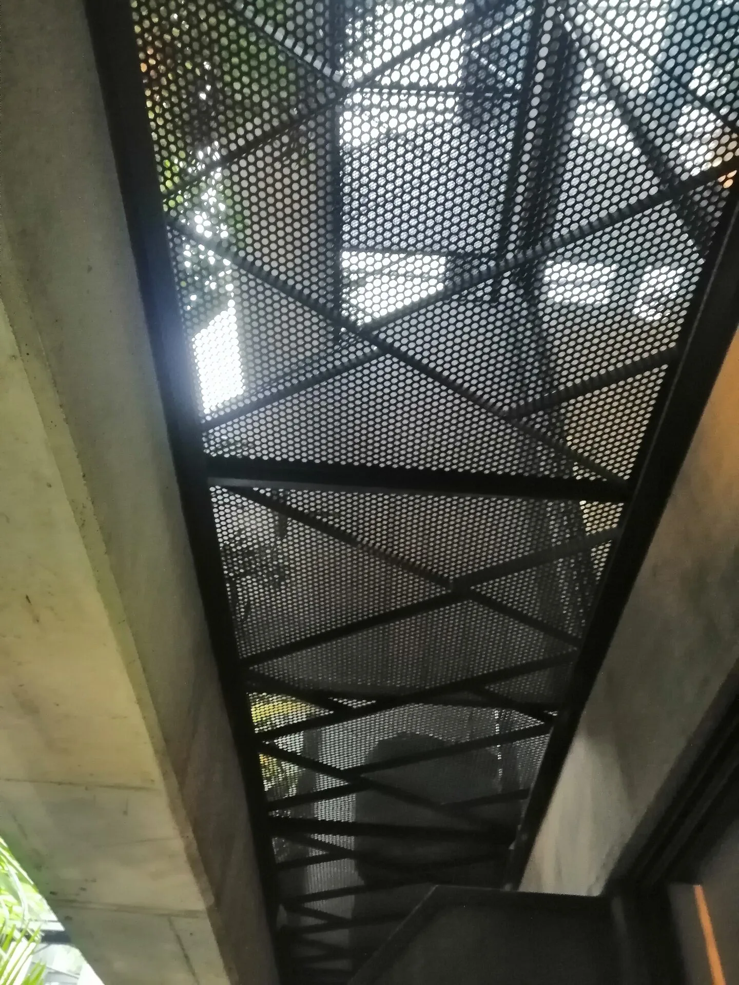 Mezzanine metálico industrial fabricado y montado por Econstructores en Medellín
