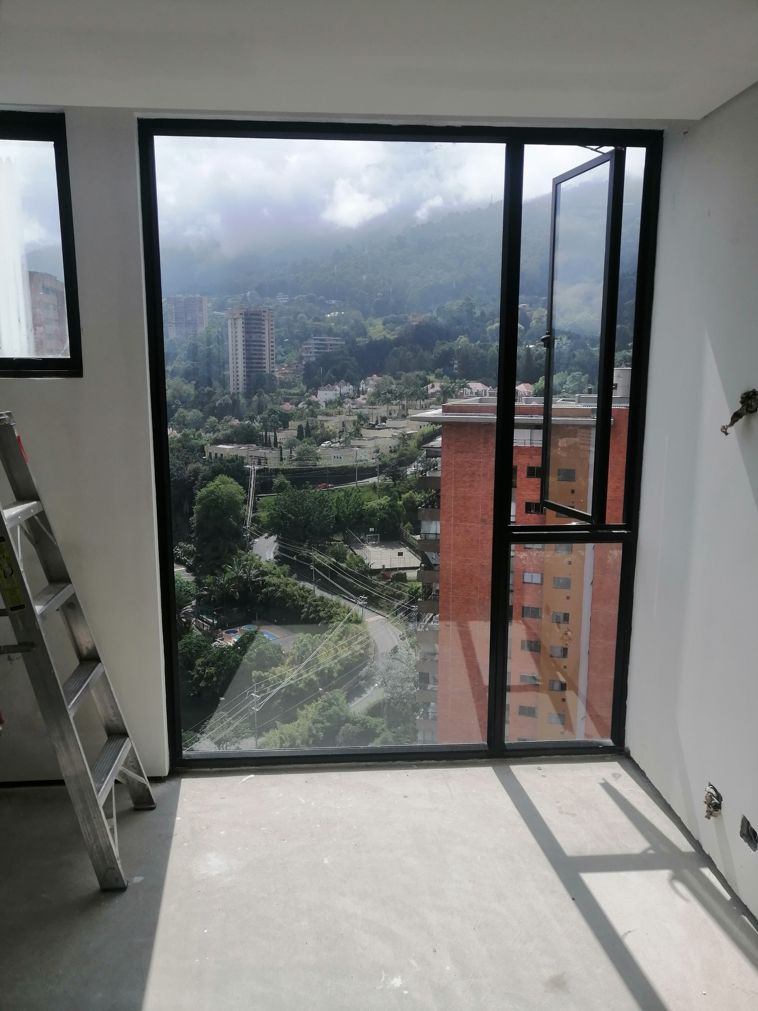 Fachadas, Ventanería y Oficinas en Aluminio - Imagen 5